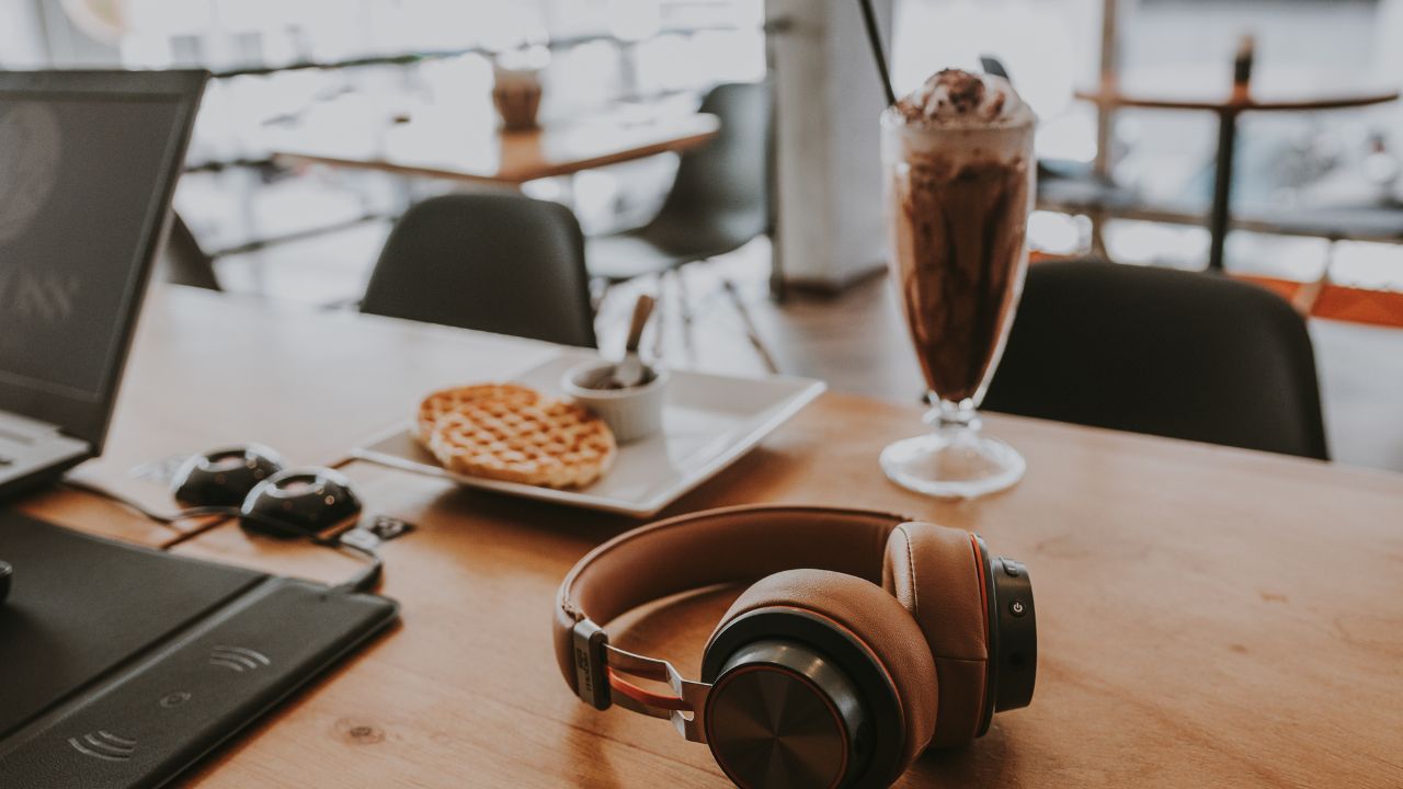 Best Cafes with HeadPhones